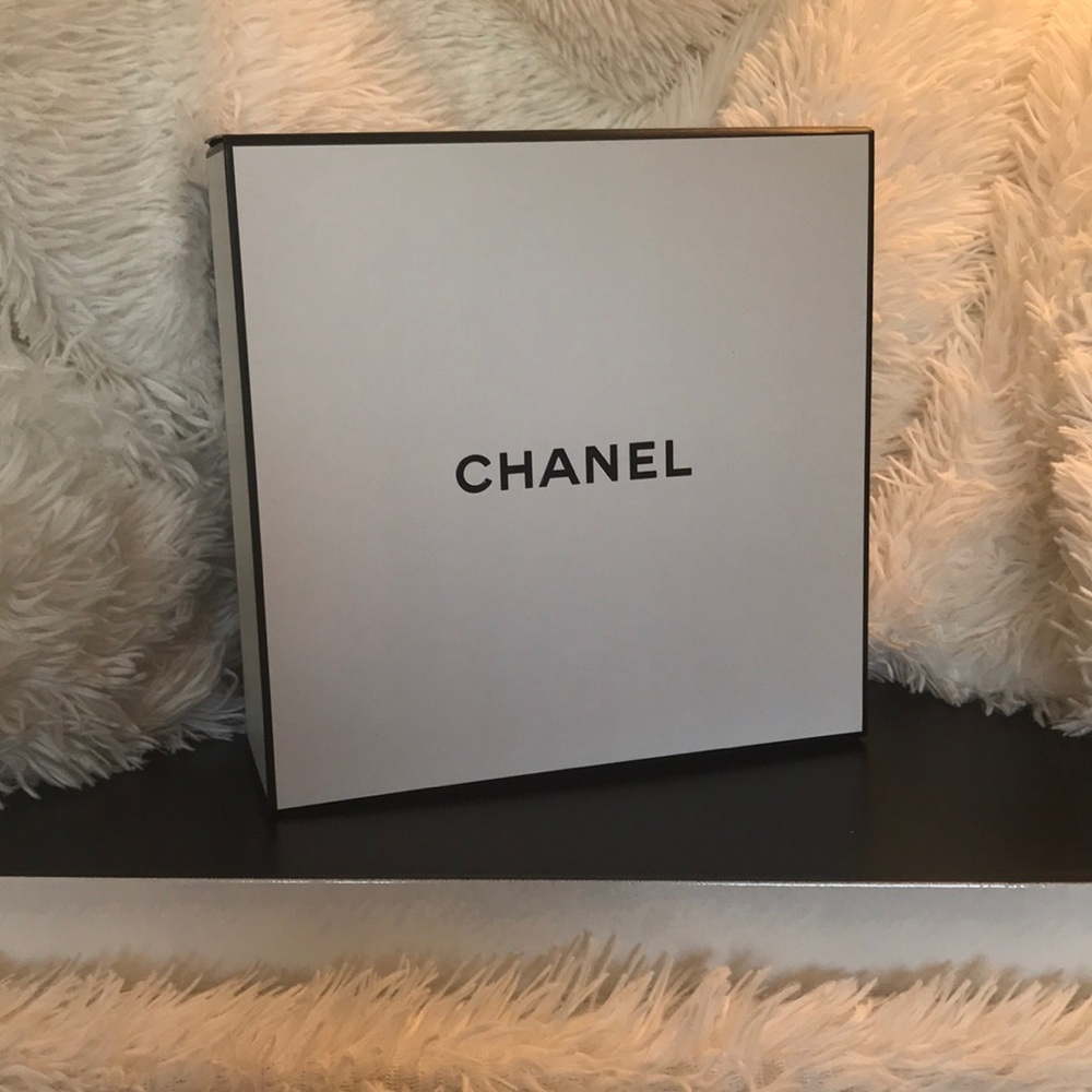 Chanel gift box